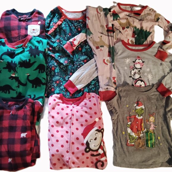 BIG LOT OF CLOTHES CHRISTMAS PAJAMAS TOPS FLEECE FOOTIES OLD NAVY~GIRLS SIZE 3T - Picture 1 of 4